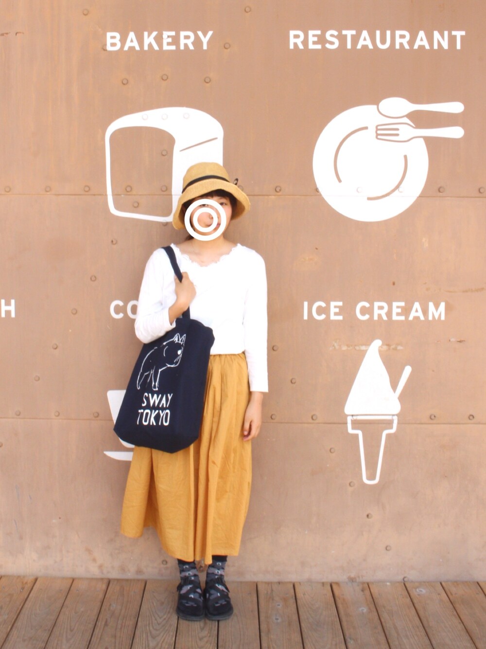 「オトナカジュアル、スカート、シンプルコーデ、むぎわら帽子、marimekko、chaco、トートバッグ、UNIQLO、studio clip、白Tシャツ」｜「studio CLIPの襟裾レース長袖プルオーバー（Tシャツ/カットソー、ホワイト系）」を使った、 chiさん（レディース・156cm）の夏コーディネートの1枚目の写真