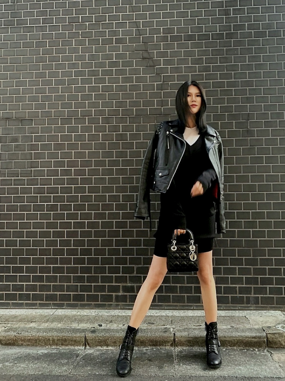 「黒」｜「T BY ALEXANDER WANGのT By Alexander Wang - ニットデイドレス - women - メリノウール/ナイロン/スパンデックス/コットン - S（ワンピース、ブラック系）」を使った、HIROtannさん（レディース・168cm）の秋コーディネートの1枚目の写真