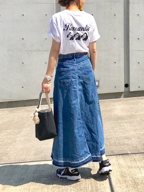 Cream is wearing FREAK'S STORE "NO PANTIES/ノーパンティーズ Romantic T-shirt/ロマンティック プリントTシャツ"