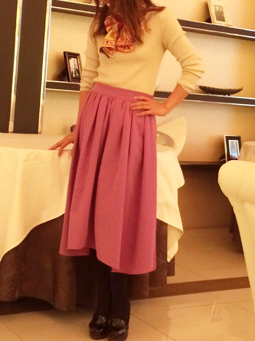 「スカーフ、パーティースタイル、パーティー、スカート、パープル、spring、春コーデ、表参道、カラフル、fashion」｜「Cherry Annのアイテム（スカート、パープル系）」を使った、yuyuさん（レディース・159cm）の春コーディネートの1枚目の写真