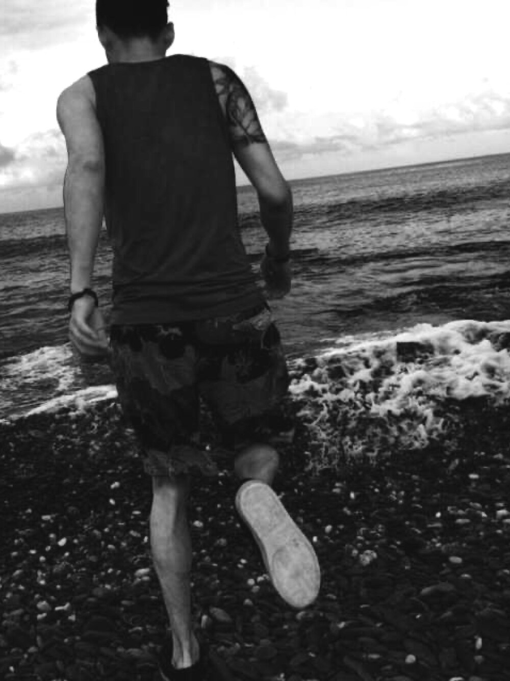 「MACBETHのMACBETH / JAMES_mcb（スニーカー、ブラック系）」を使った、CC.Wさん（メンズ・183cm）の夏コーディネートの1枚目の写真