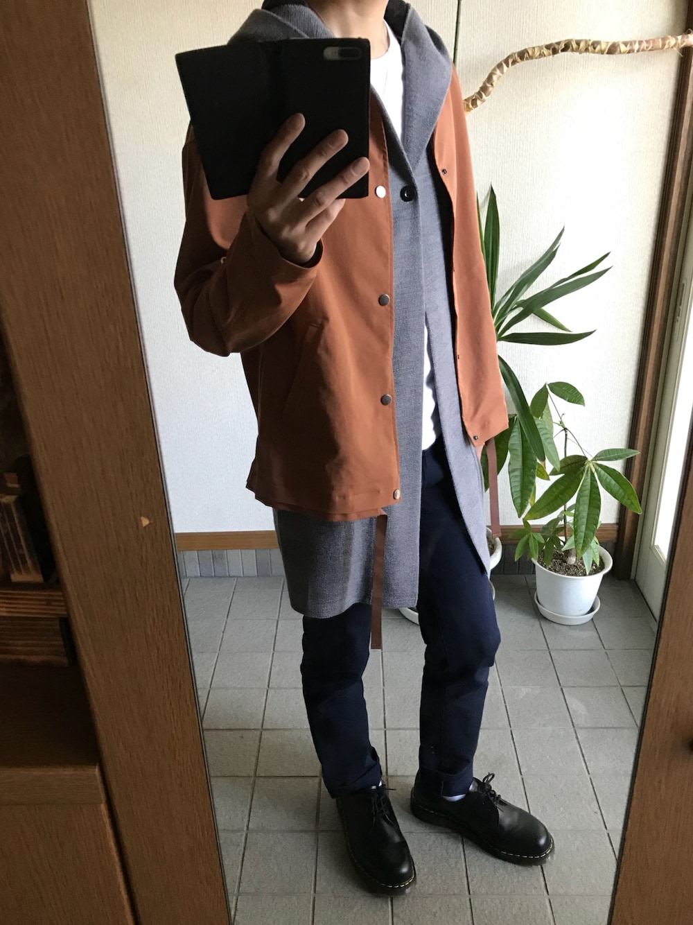 「休日スタイル、秋のコーデ、ネイビーパンツ、コーチジャケット、LIDnM、コーディガン、おしゃれさんと繋がりたい」｜「LIDNMのPEツイルコーチジャケット（ブルゾン、ブラック系）」を使った、taka..さん（メンズ・175cm）の秋コーディネートの1枚目の写真