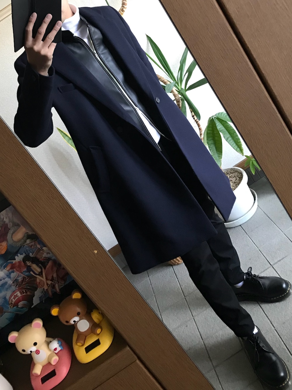 「冬コーデ、黒スキニー、ステュディオス(STUDIOUS)、リドム、LIDnM、アウターONアウター、ライダースジャケット、ネイビーコート」｜「STUDIOUSのダブルクロスメルトンダブルチェスターコート（チェスターコート、ブルー系）」を使った、taka..さん（メンズ・175cm）の秋コーディネートの1枚目の写真