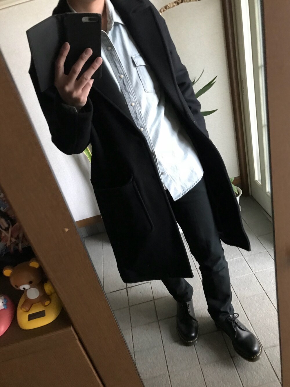 「アウターONアウター、ちょびこ、オーバーコート、冬、お洒落さんとつながりたい、きれいめカジュアル、ビックシルエット、リドム、LIDnM」｜「LIDNMのエアーメルトンオーバーコート（チェスターコート、ブラック系）」を使った、taka..さん（メンズ・175cm）の冬コーディネートの1枚目の写真