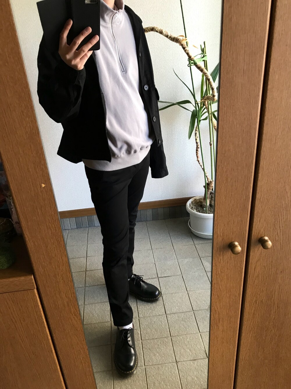 「お洒落さんとつながりたい、ビックシルエット、Dr.Martens、リドム、LIDnM、ハーフジップ、カバーオール」｜「LIDNMのLIDnM / リドム ガーメントダイカバーオール（ブルゾン、ブラック系）」を使った、taka..さん（メンズ・175cm）の春コーディネートの1枚目の写真