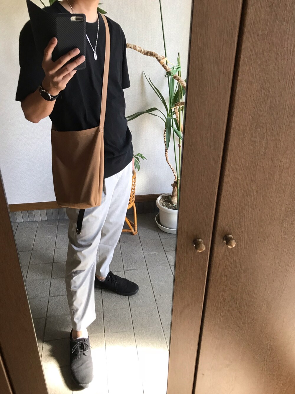 「リドム、LIDnM、LIDnMコーデ、ビエラギャバワイドスラックス」｜「LIDNMのビエラギャバアンクルスラックス【ライトグレー】（スラックス、グレー系）」を使った、taka..さん（メンズ・175cm）の秋コーディネートの1枚目の写真