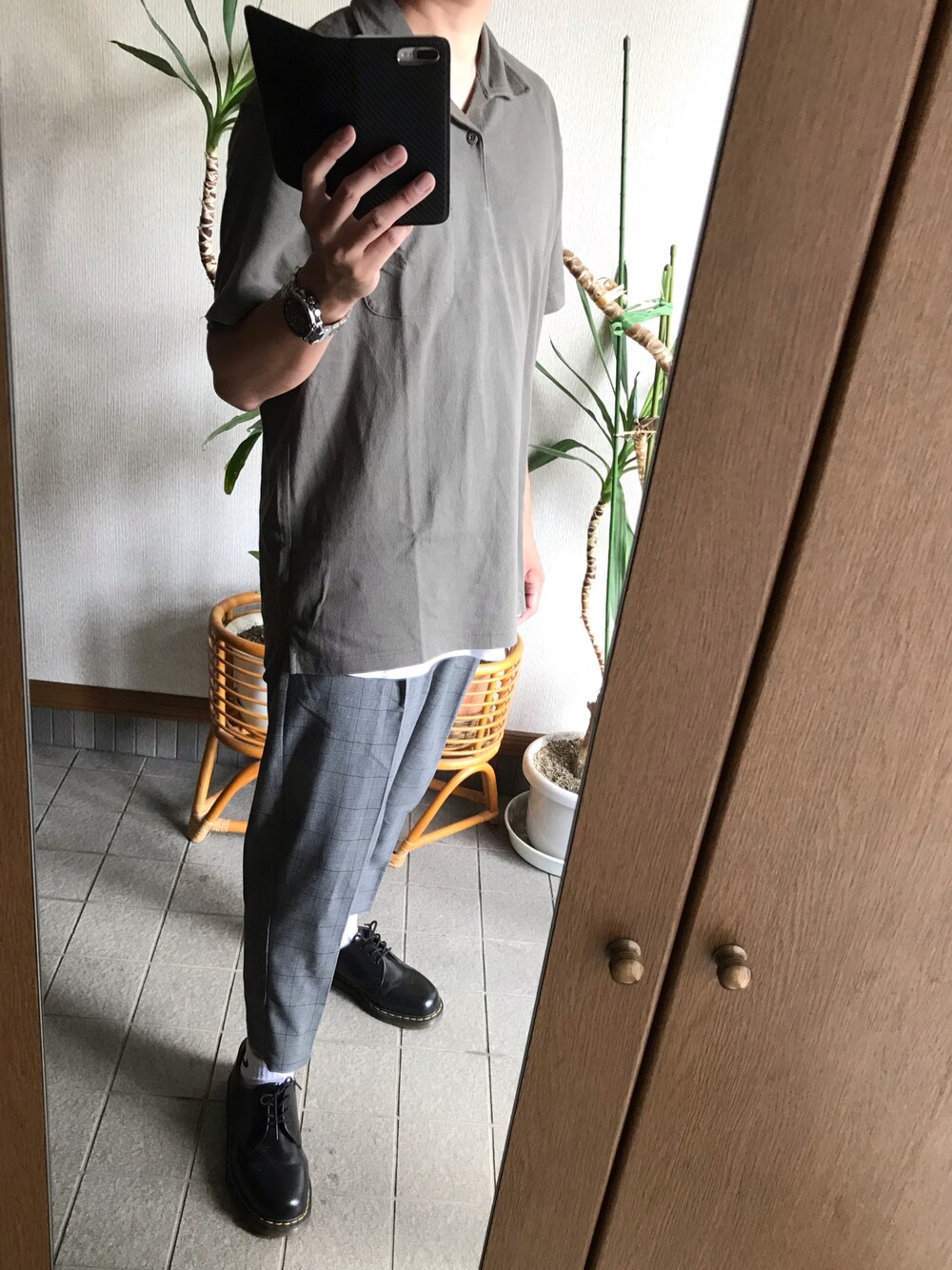 「お洒落さんとつながりたい、シンプル、きれいめカジュアル、大人カジュアル、プチプラコーデ、ユニクロ、GU、エマクローズ、ドクターマーチン、グレンチェック」｜「Dr. MartensのDr.Martens/1461 3EYE GIBSON SHOE 3ホール ギブソン シューズ R11838002 R11838600（ブーツ、ブラック系）」を使った、taka..さん（メンズ・175cm）の夏コーディネートの1枚目の写真
