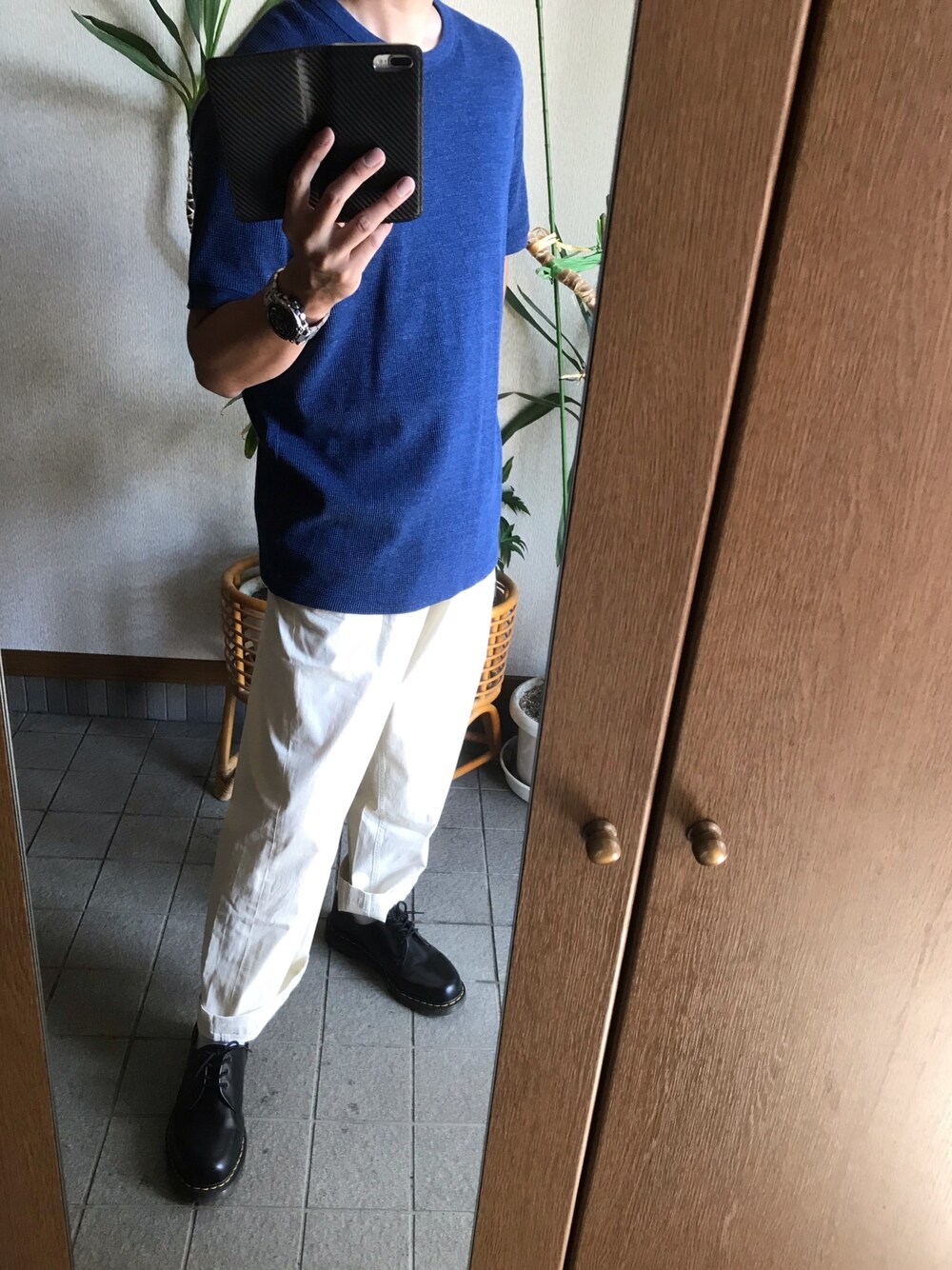 「お洒落さんとつながりたい、白ワイドパンツ、Re:」｜「Re:のアイテム（パンツ、ホワイト系）」を使った、taka..さん（メンズ・175cm）の秋コーディネートの1枚目の写真