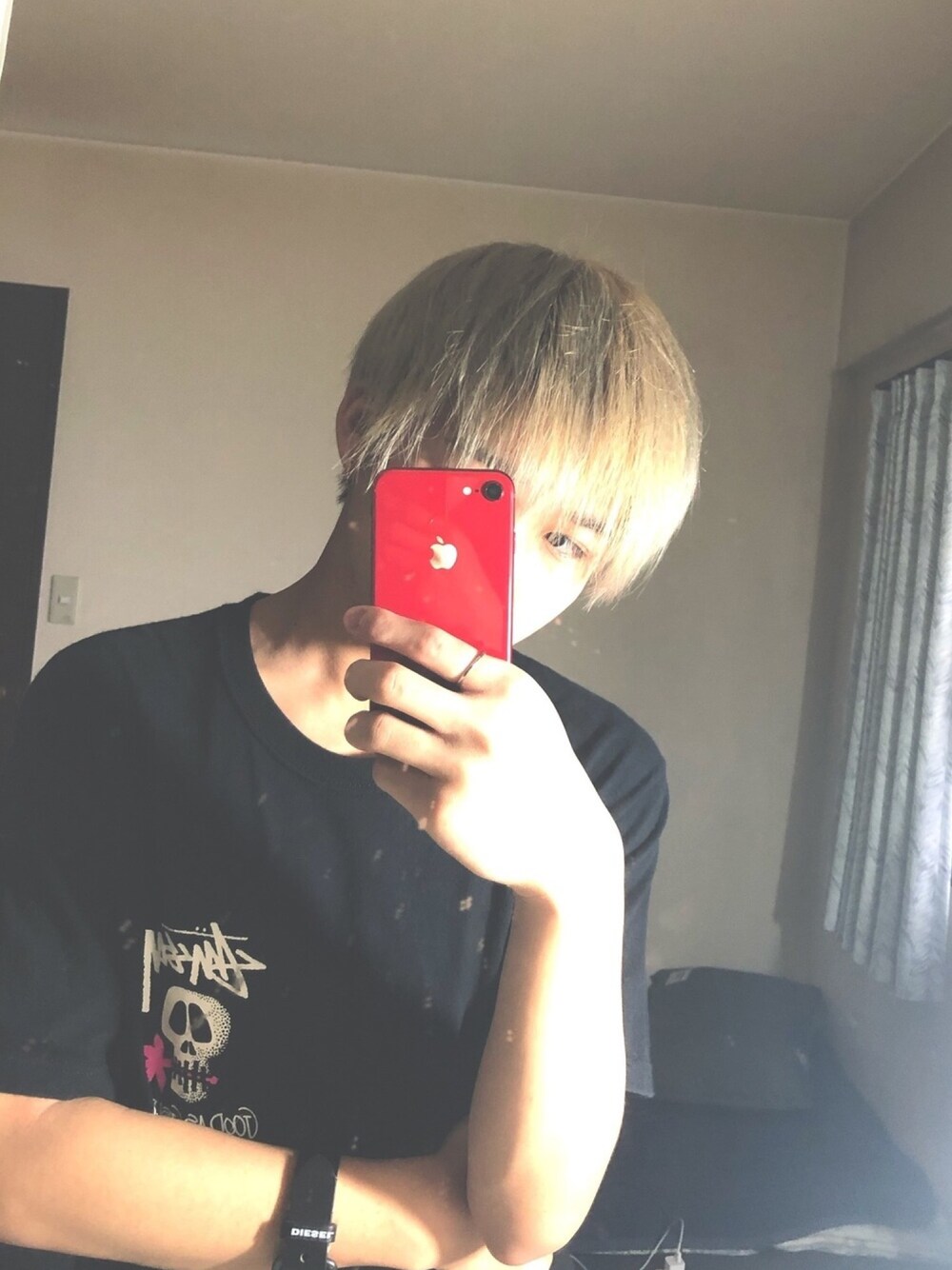 「STUSSYのアイテム（Tシャツ/カットソー、ブラック系）」を使った、ゆーせ/専門学校の高等課程さん（メンズ・168cm）の春コーディネートの1枚目の写真