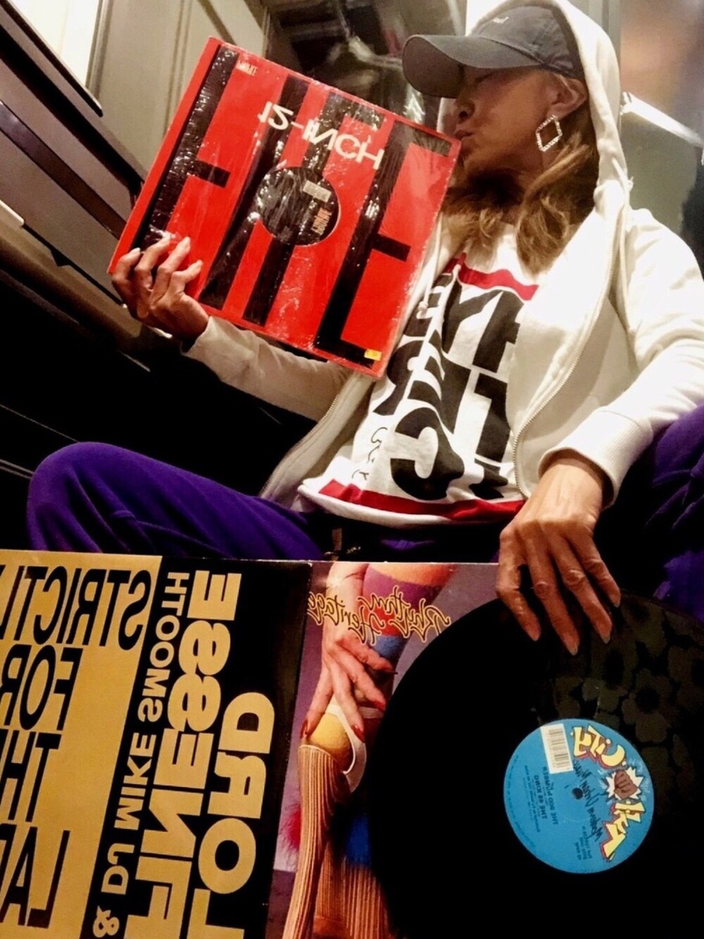「お宝鑑定フェス告知、お宝鑑定フェス、DJ、ヒステリックグラマー、グラミチ」｜「HYSTERIC GLAMOURのSPINNING BEAR pt ノースリーブ（タンクトップ、ホワイト系）」を使った、mt1874さん（レディース・150cm）の秋コーディネートの1枚目の写真