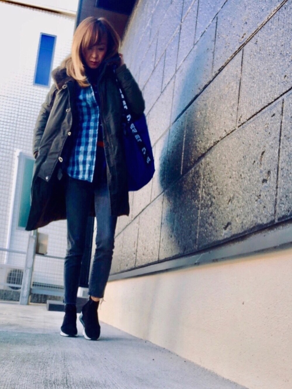 「秋冬コーデ、N3B、モッズコート、ディーゼル、チェックシャツ、カーキ、低身長、Johnbull Private labo」｜「DIESELのX05623P1701（トートバッグ、ブルー系）」を使った、mt1874さん（レディース・150cm）の秋コーディネートの1枚目の写真