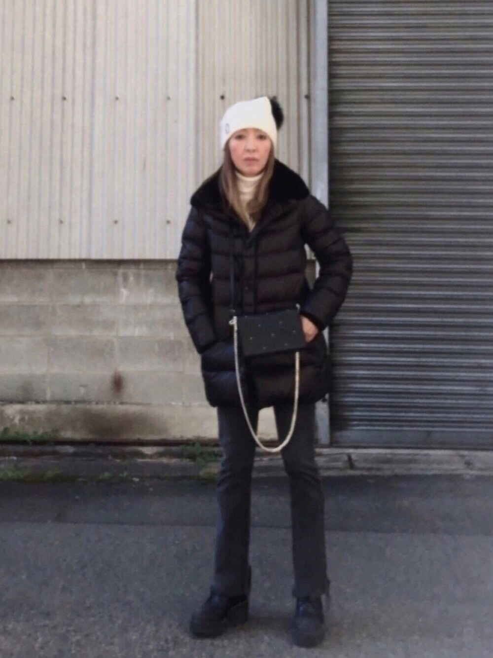 「DUVETICA、デュベティカ、ダウンコート、ロックテイスト、ポンポン帽子」｜「Marc by Marc Jacobsのアイテム（ニットキャップ/ビーニー、ホワイト系）」を使った、mt1874さん（レディース・150cm）の冬コーディネートの1枚目の写真