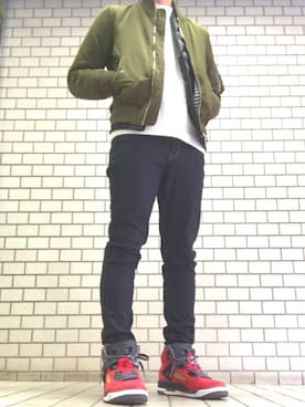 「UNIQLO（ユニクロ）のWOMEN ウルトラストレッチジーンズ（デニムパンツ）」を使った、カーリーさん（メンズ・168cm）の冬コーディネート