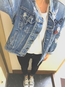 「リメイクデニム」｜「アイテム（スニーカー）」を使った、あらみ(記録用)さん（レディース・169cm）の秋コーディネート