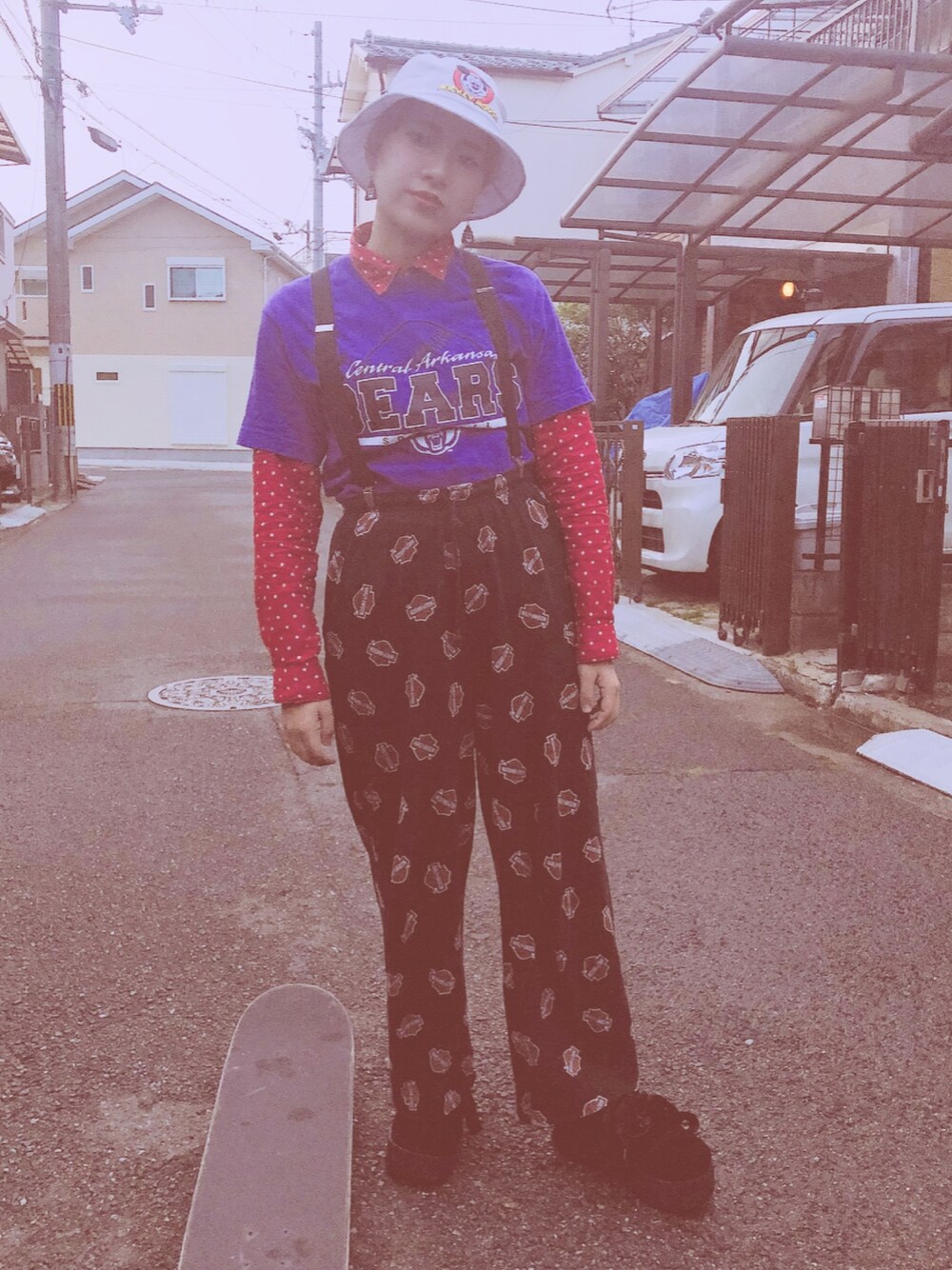 「古着、おしゃれさんと繋がりたい、ゆるコーデ、楽チンコーデ、今日のコーデ、カラフル、個性派、低身長コーデ、いいね、save、フォローお願いします🤑、ootd」｜「Harley-Davidsonのアイテム（パンツ、ブラック系）」を使った、ぴかるんさん（レディース・150cm）の春コーディネートの1枚目の写真