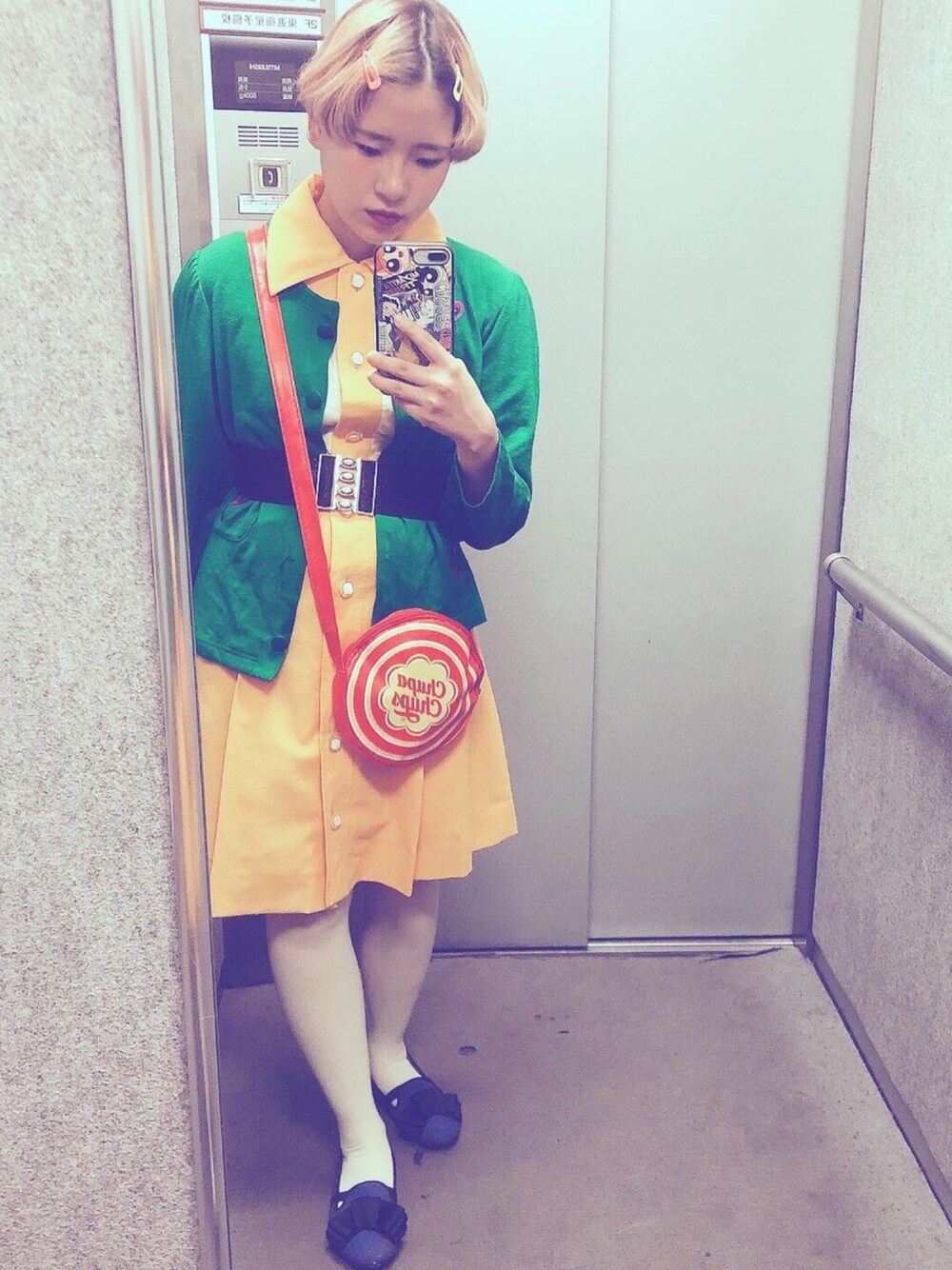 「低身長、古着MIX、古着、おしゃれさんと繋がりたい、70's、レトロ、カラフル、ワンピース、個性派、いいね、save、フォローお願いします🤑」｜「390マートのアイテム（バッグ、レッド系）」を使った、ぴかるんさん（レディース・150cm）の春コーディネートの1枚目の写真