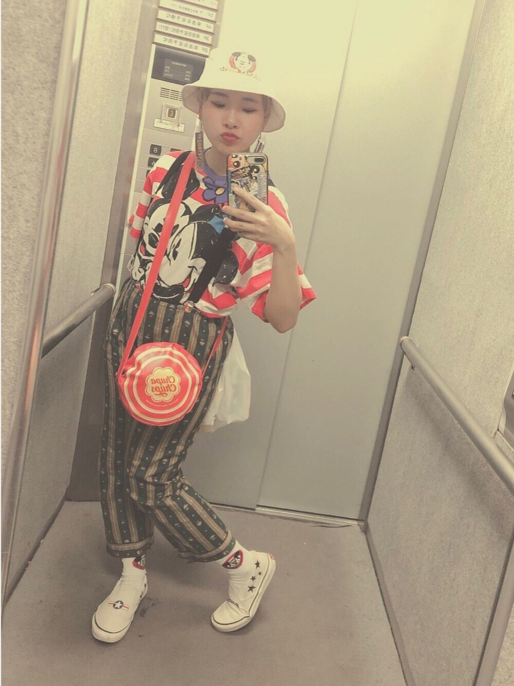 「夏コーデ、おしゃれさんと繋がりたい、ゆるコーデ、夏、古着、古着MIX、柄、カラフル、ootd、いいね、save、フォローお願いします🤑」｜「AVIREXのAVIREX/アヴィレックス/ FREEDOM Ⅲ ASYMMETRY U.S.NAVY/ フリーダム Ⅲ アシンメトリー　U.S.NAVY（スリッポン、ホワイト系）」を使った、ぴかるんさん（レディース・150cm）の春コーディネートの1枚目の写真