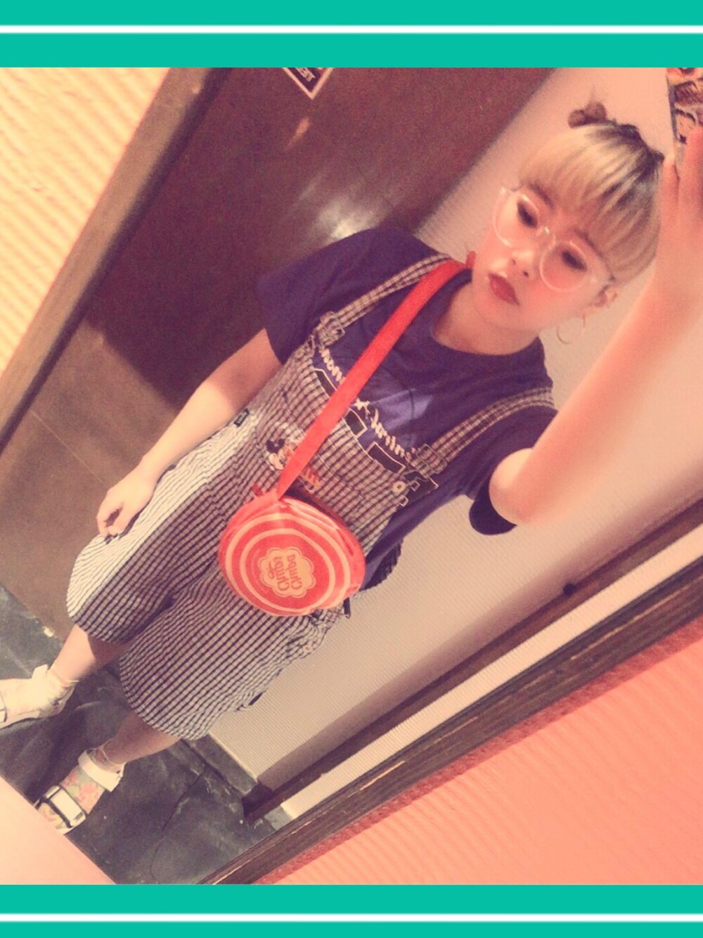「楽チンコーデ、プチプラ、お洒落さんとつながりたい、今日のコーデ、ootd、古着、古着MIX、低身長、カラフル、Tシャツ」｜「USEDのアイテム（サロペット/オーバーオール、グレー系）」を使った、ぴかるんさん（レディース・150cm）の夏コーディネートの1枚目の写真