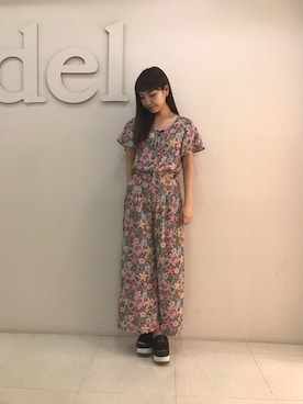 「アイテム（チョーカー）」を使った、manami Kinoshitaさん（レディース・163cm）の春コーディネート