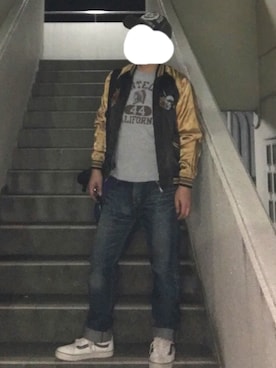 「アイテム（スカジャン、ゴールド系）」を使った、BATAさん（メンズ・178cm）の春コーディネート
