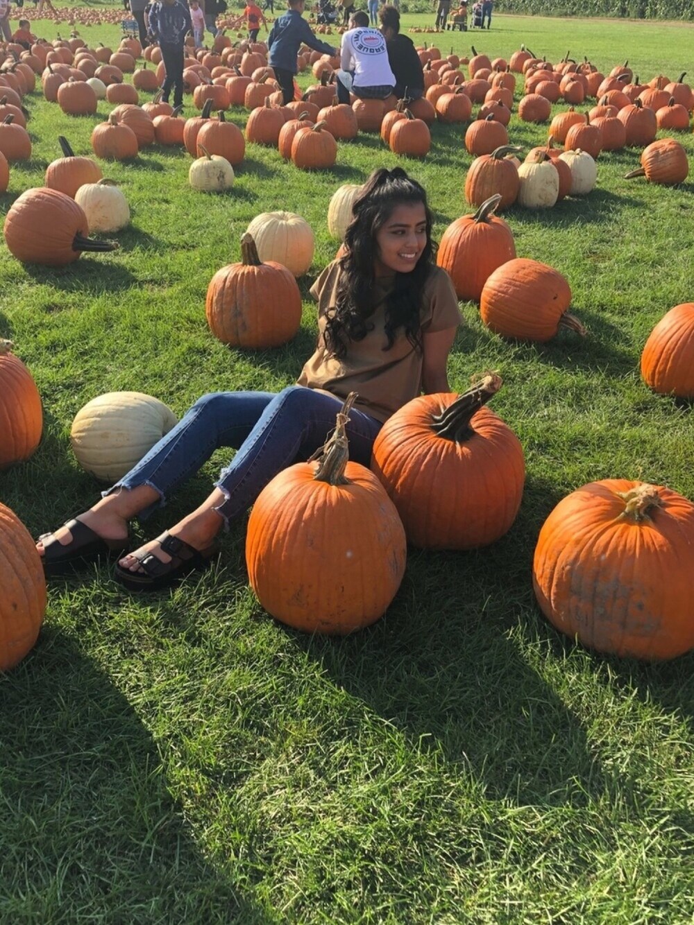 「fall、fall style、fall fashion、stephem、jeans、cotton on、UNIQLO、TOPSHOP、pumpkinpatch、Nude」｜「UNIQLOのアイテム（Tシャツ/カットソー、ベージュ系）」を使った、Michelleさん（レディース・157cm）の秋コーディネートの1枚目の写真