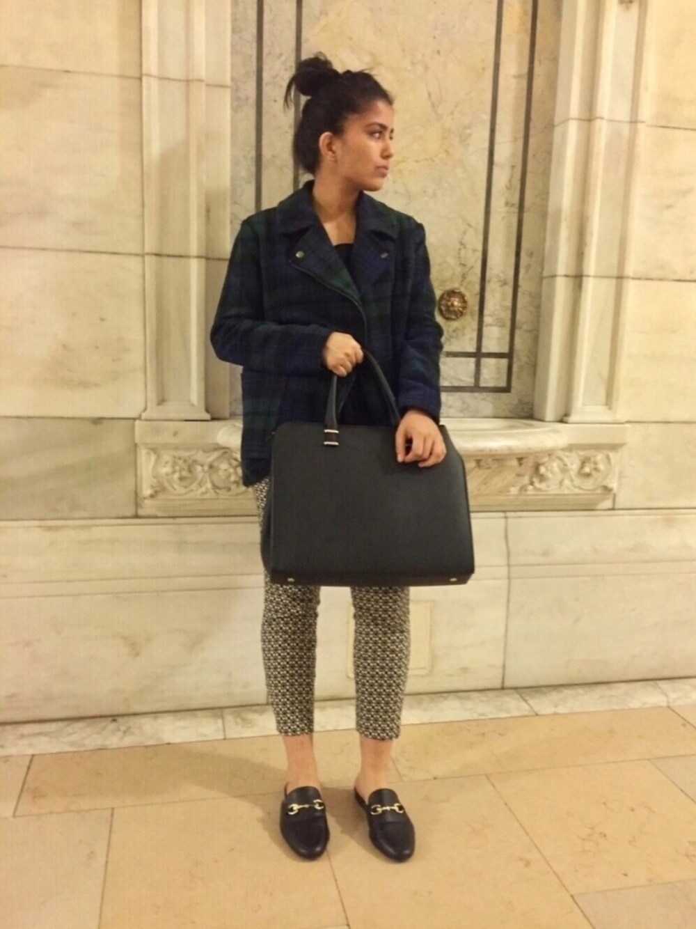 「mules、pattern、plaid、GUCCI、BAG、business casual、princetown、faux leather、H&M、loafers」｜「FOREVER 21のアイテム（その他アウター、その他）」を使った、Michelleさん（レディース・157cm）の春コーディネートの1枚目の写真