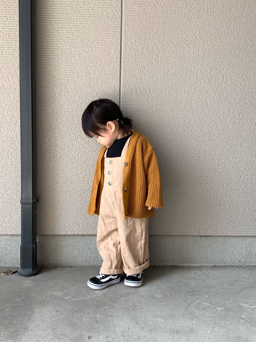 「カーディガン、キッズファッション、シンプル、女の子、kids、キッズコーデ、1歳、プチプラ」｜「korianのアイテム（カーディガン/ボレロ、ブラウン系）」を使った、coco☺︎さん（キッズ・80cm）の春コーディネートの1枚目の写真