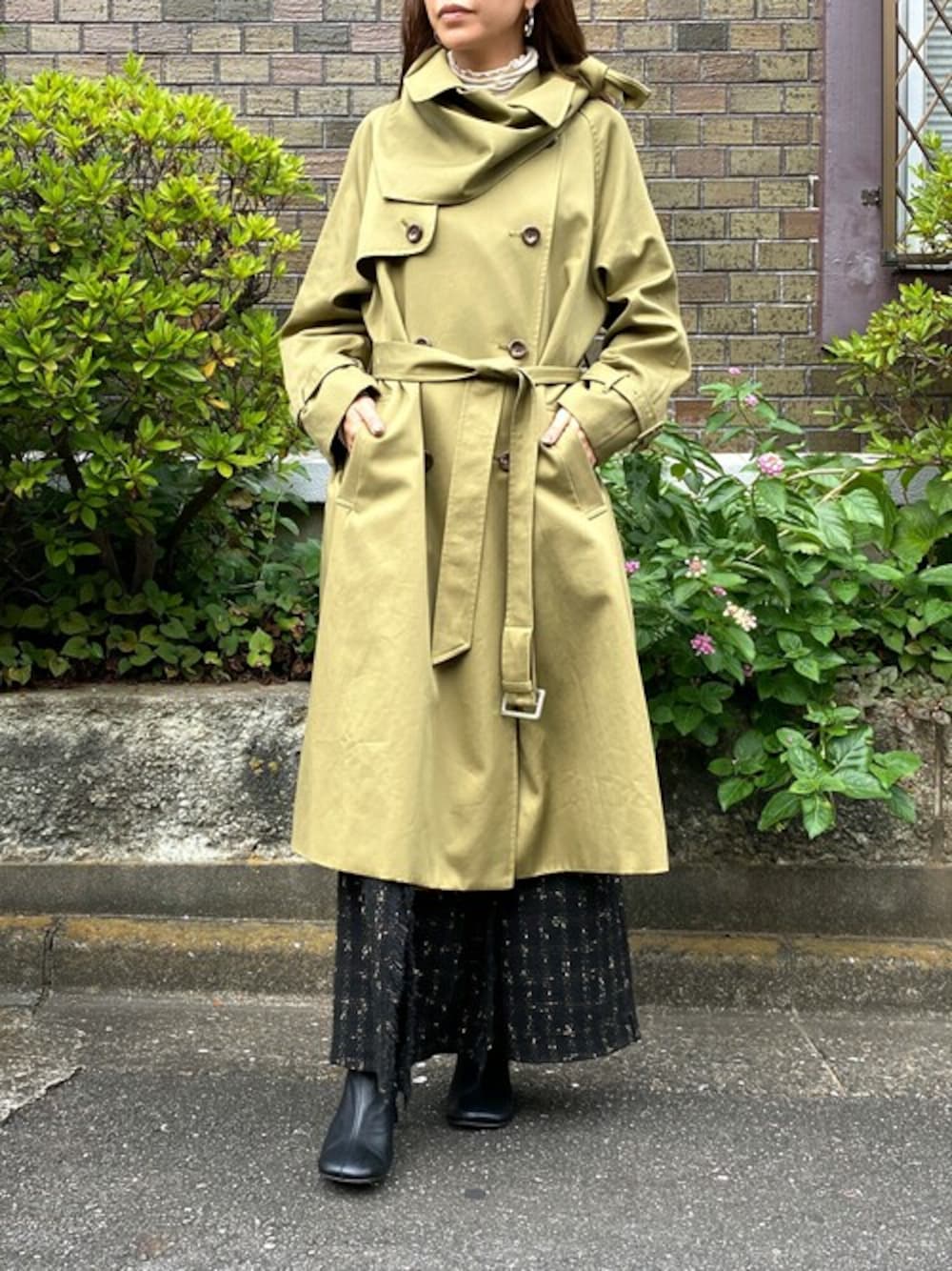 大幅値引き！COEL トレンチコート 振り向い 