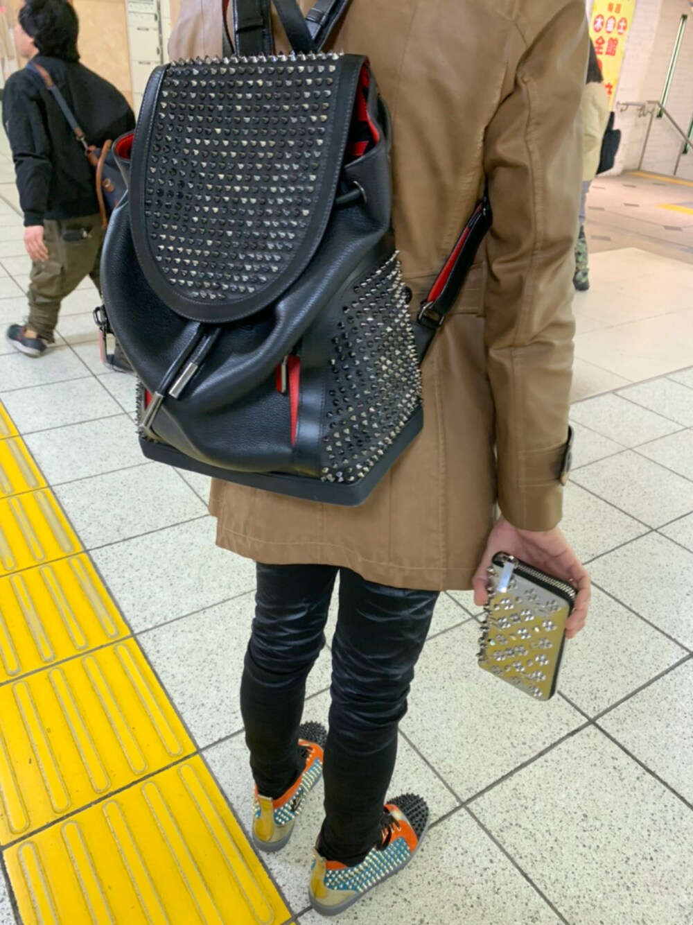 「フェンディモンスター、新作フェンディ、家族コーデ、美男美女、FENDImonster、フェンディ、Fendi mania、FENDI FILA、FENDI KIDS」｜「Christian Louboutinのアイテム（スニーカー、その他）」を使った、ひーくん★さん（メンズ・180cm）の冬コーディネートの1枚目の写真
