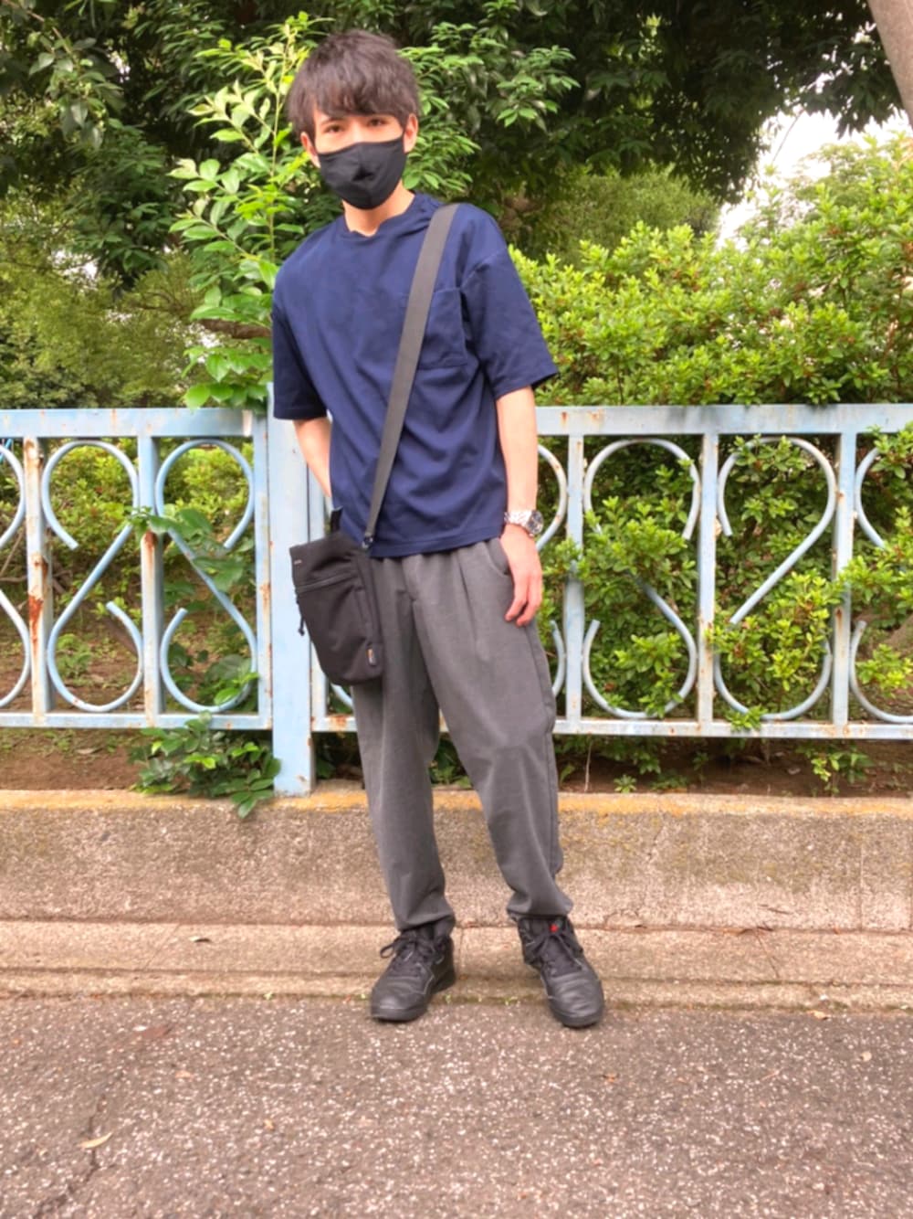 「シンプル、きれいめカジュアル、大人カジュアル、春夏コーデ、ゆるコーデ、united arrows、SENSEOFPLACE、おしゃれさんと繋がりたい、一般人」｜「BEAUTY&YOUTH UNITED ARROWSのBY ダブルガス ワイドフォルム Tシャツ（Tシャツ/カットソー、ブルー系）」を使った、takeさん（メンズ・167cm）の夏コーディネートの1枚目の写真