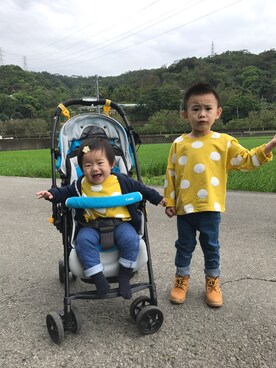 「H&M（エイチ・アンド・エム）のアイテム（その他アウター）」を使った、ᴺᴱᴬᴸˢᴼᴺ&  ᴰᴼᴿᴵˢさん（キッズ・100cm）の秋コーディネート