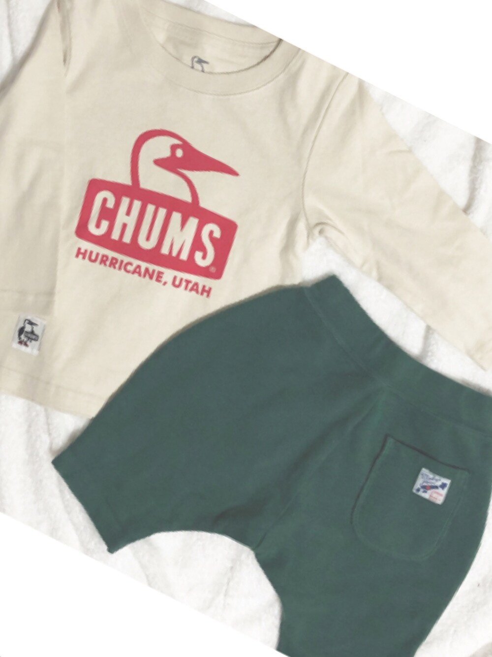 「CHUMSのアイテム（Tシャツ/カットソー、ホワイト系）」を使った、上田familyさん（キッズ・100cm）の夏コーディネートの1枚目の写真