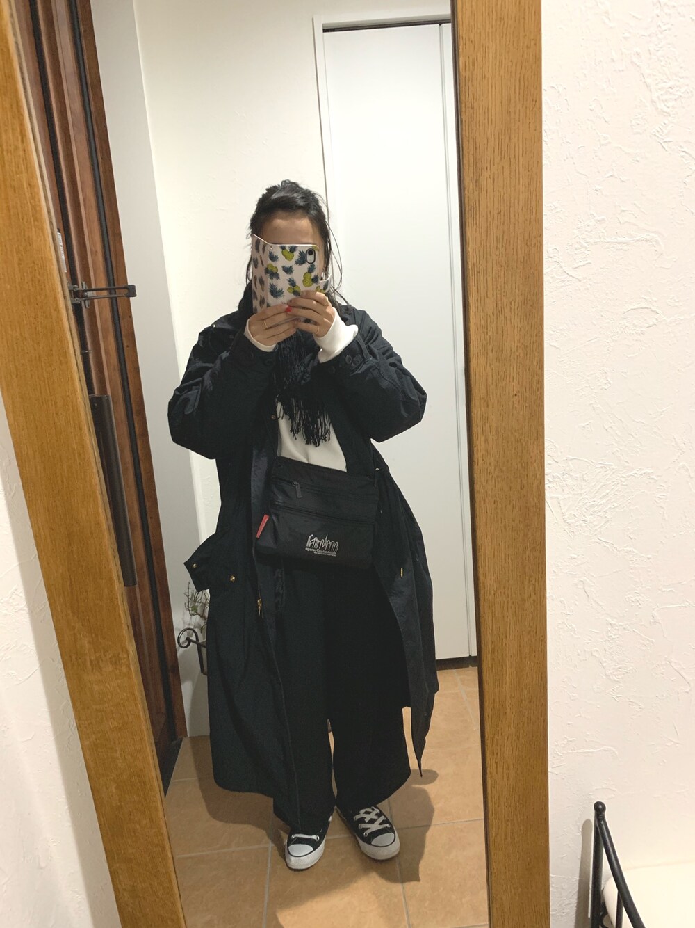 「大人カジュアル、シンプルコーデ、低身長、スニーカー、コンバース、GU、ユニクロ、converse」｜「CONVERSEのconverse（コンバース） ALL STAR OX（オールスターOX）（スニーカー、ホワイト系）」を使った、makkoさん（レディース・149cm）の冬コーディネートの1枚目の写真