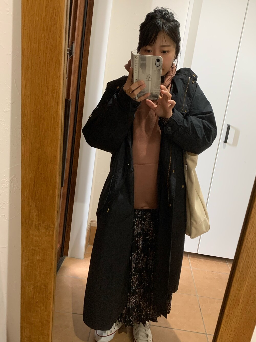「年末WEAR感謝祭、大人カジュアル、シンプル、ロングスカート、着回しコーデ、低身長」｜「NANO universeの【WEB限定】オーバーサイズライナー付きモッズコート（モッズコート、ブラック系）」を使った、makkoさん（レディース・149cm）の冬コーディネートの1枚目の写真