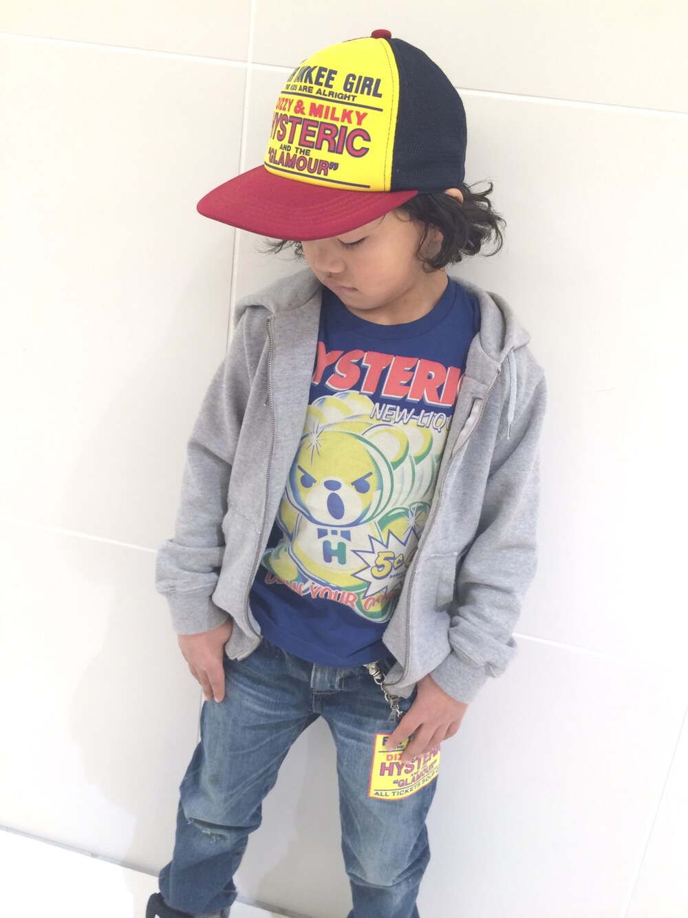「JOEY HYSTERIC」｜「JOEY HYSTERICのNEW BEAR LIQUID pt Tシャツ（Tシャツ/カットソー、ブルー系）」を使った、mokkiさん（キッズ・120cm）の春コーディネートの1枚目の写真