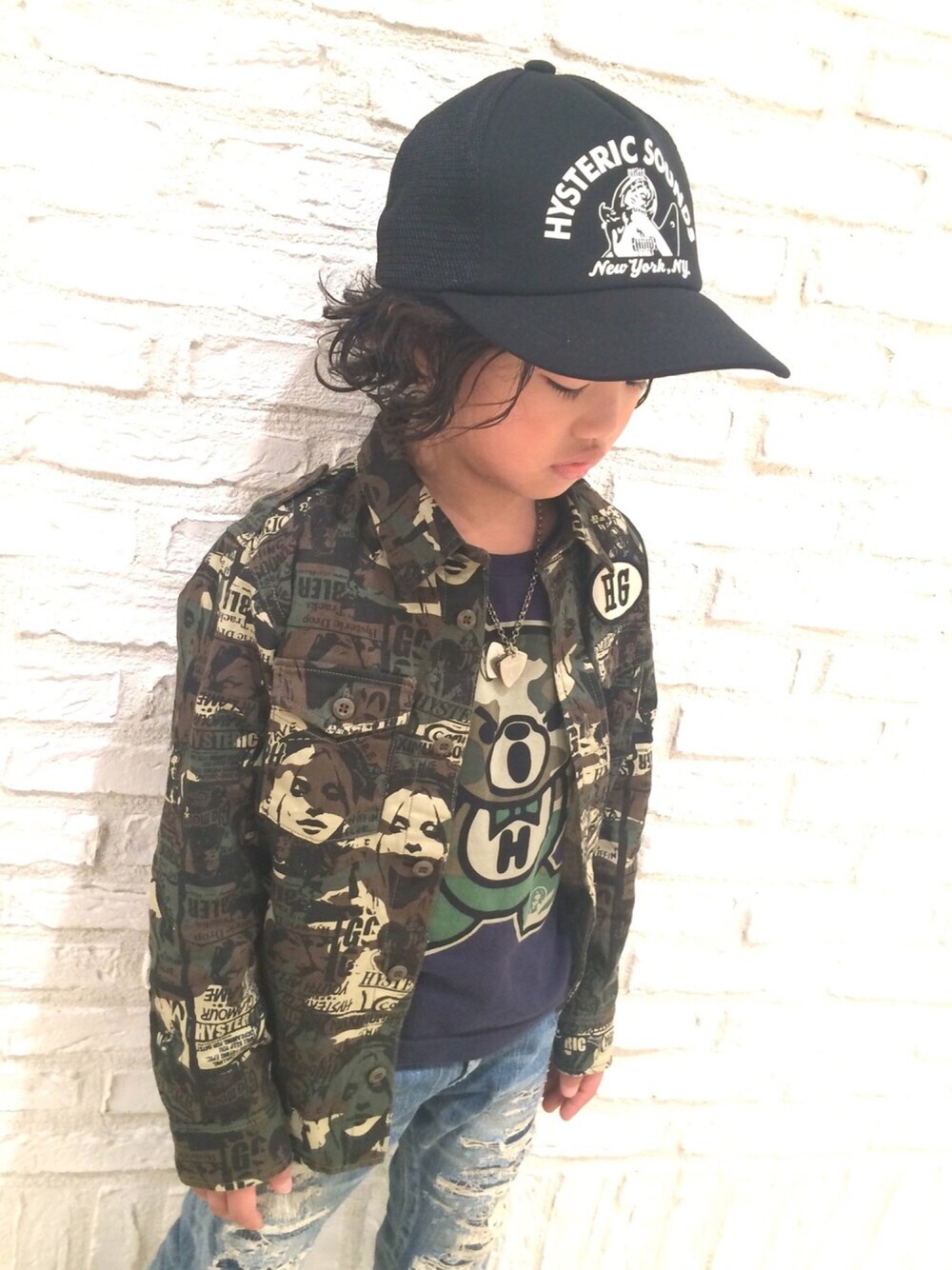 「JOEY HYSTERIC、カモフラ」｜「JOEY HYSTERICのARMYワッペン 長袖ミリタリーシャツ 【S/M】（シャツ/ブラウス、その他）」を使った、mokkiさん（キッズ・120cm）の春コーディネートの1枚目の写真