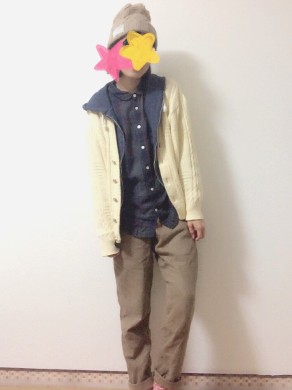 「ボーイッシュ、パンツスタイル、秋のコーデ、ニット帽、カーディガン、パーカー、チェックシャツ、ブラウンパンツ、ゆるカジ、カジュアル」｜「フェリシモのアイテム（その他パンツ、ブラウン系）」を使った、maiさん（レディース・150cm）の秋コーディネートの1枚目の写真