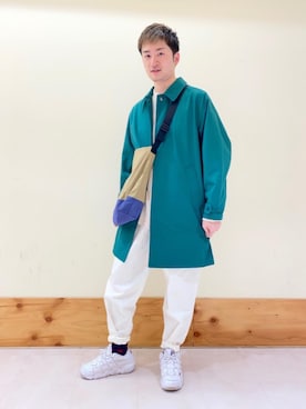 「2021春新作」｜「アイテム（ステンカラーコート）」を使った、つかさん（メンズ・177cm）の春コーディネート