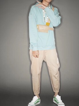 「iT（イット）のアイテム（パンツ）」を使った、猪小亨さん（メンズ・188cm）の秋コーディネート