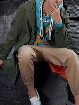 「iT（イット）のアイテム（パンツ）」を使った、猪小亨さん（メンズ・188cm）の秋コーディネート