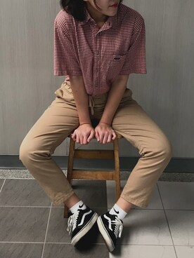 「5（ファイブ）のアイテム（チノパンツ）」を使った、Sharonさん（レディース・168cm）の春コーディネート