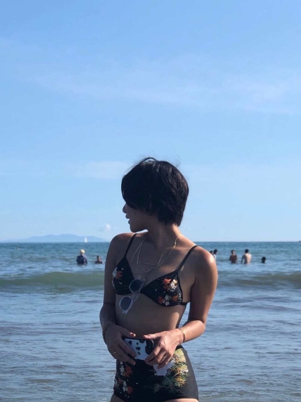 「夏、水着、海、夏コーデ、夏休み」｜「FIG&VIPERのEMBROIDERED HIGH WAIST BIKINI SET（水着、ブラック系）」を使った、みくたろうさん（レディース・155cm）の夏コーディネートの1枚目の写真