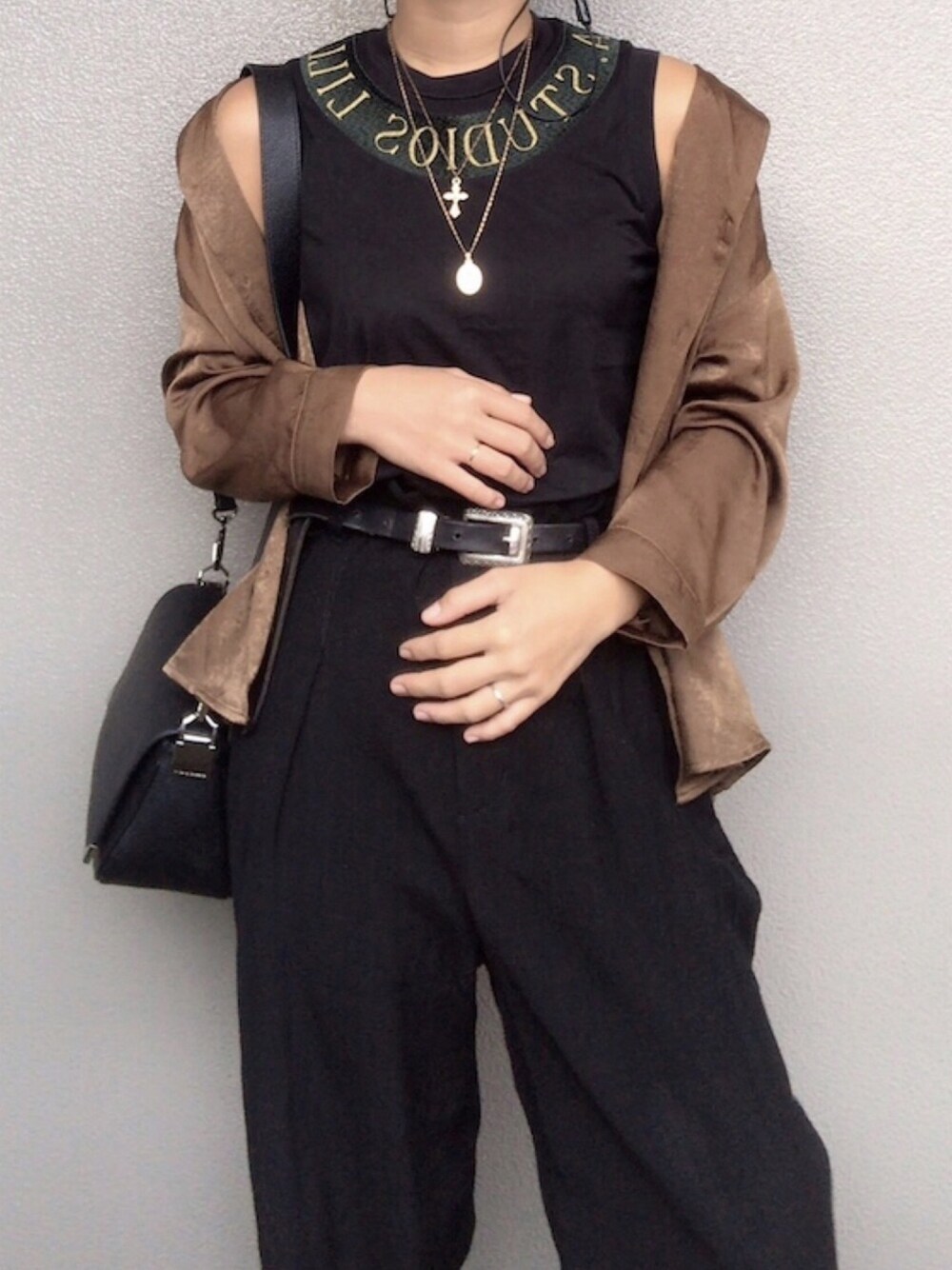 「大人カジュアル、秋、大人コーデ、ootd、低身長、秋コーデ、着回しコーデ、GU、シャツスタイル、ハイネック」｜「Acne Studiosのアイテム（トップス、ブラック系）」を使った、みくたろうさん（レディース・155cm）の秋コーディネートの1枚目の写真