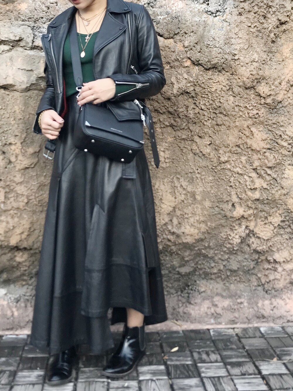 「秋のコーデ、大人女子、ootd、低身長コーデ、ショートブーツ、やっぱりストリートが好き、ショルダーバッグ、ライダース、セットアップ、レザー」｜「ALLSAINTSのAllSaints All Saints Vintage Leather Balfern Biker Jacket（ライダースジャケット、ブラック系）」を使った、みくたろうさん（レディース・155cm）の秋コーディネートの1枚目の写真
