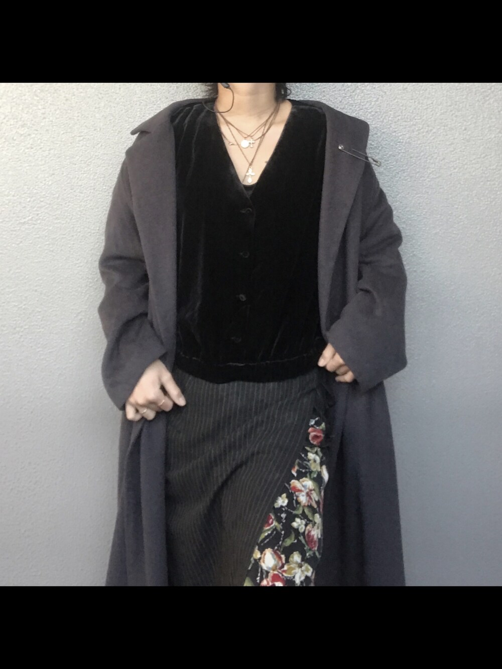 「冬のコーデ、今日のコーデ、低身長コーデ、大人カジュアル、オトナ女子、yohjiyamamoto、BEAUTY&YOUTH UNITED ARROWS、jeanpaulgaultier、モード」｜「Yohji Yamamotoのアイテム（チェスターコート、グレー系）」を使った、みくたろうさん（レディース・155cm）の秋コーディネートの1枚目の写真