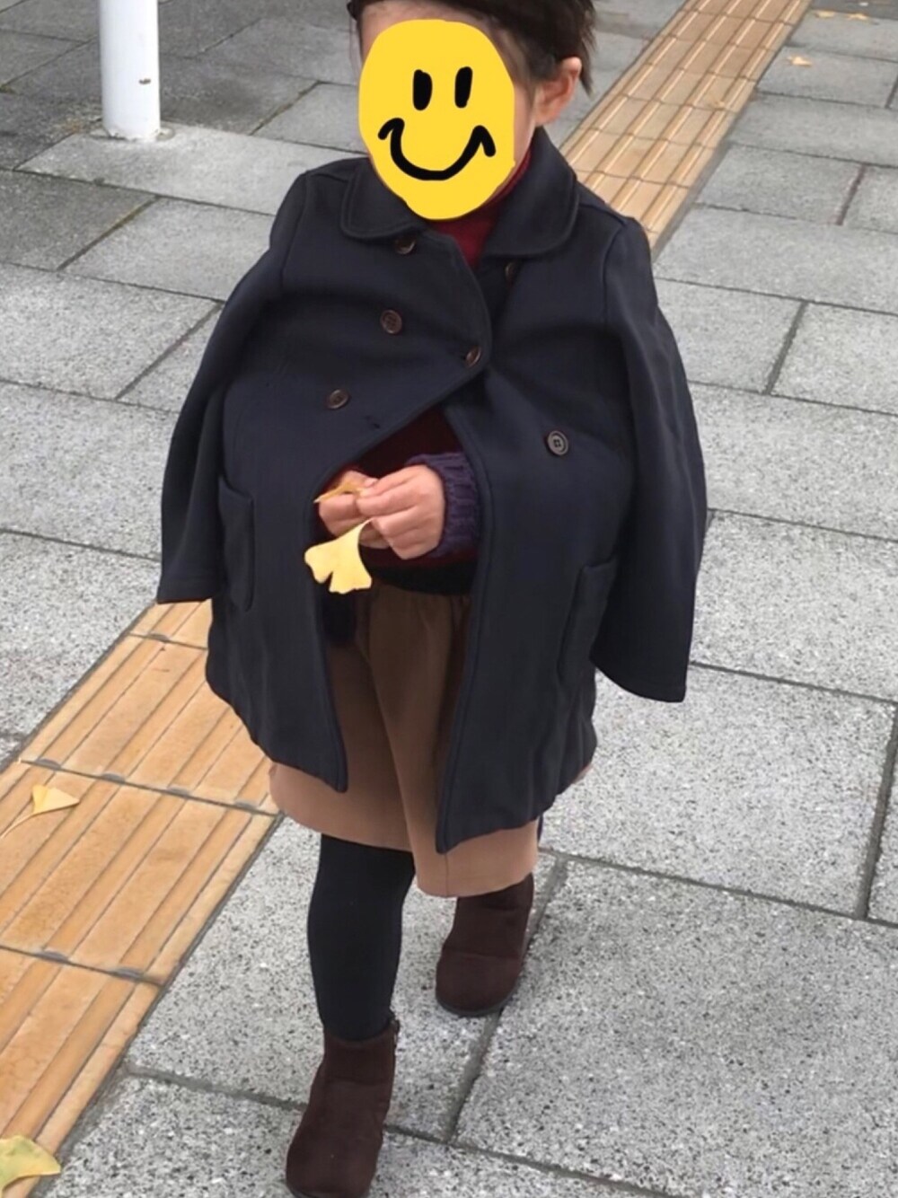 「babe&tessのアイテム（ピーコート、ブルー系）」を使った、1683さん（キッズ・100cm）の春コーディネートの1枚目の写真