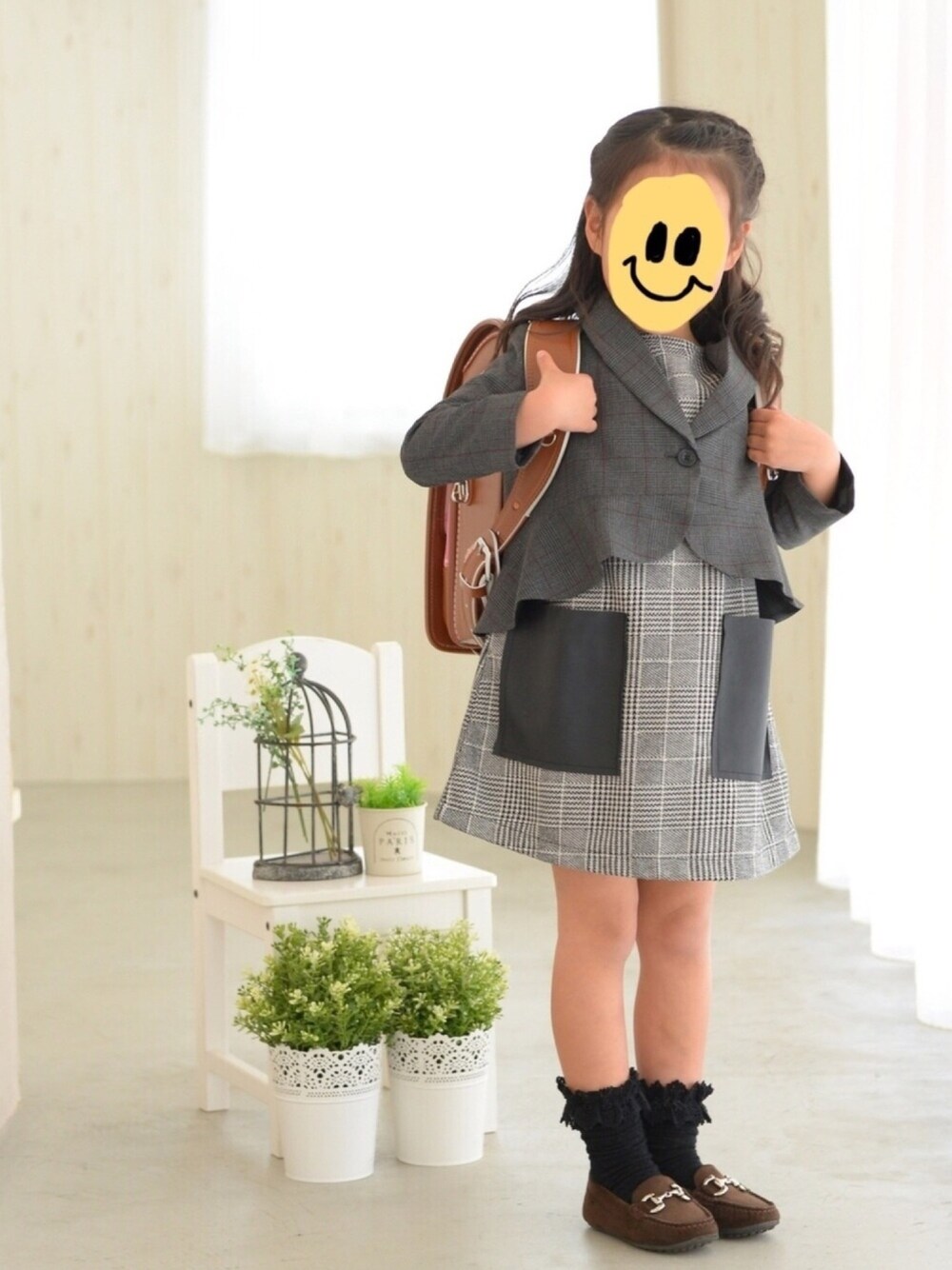 「入学式、写真館」｜「ZARAのアイテム（ワンピース/ドレス、グレー系）」を使った、1683さん（キッズ・110cm）の春コーディネートの1枚目の写真