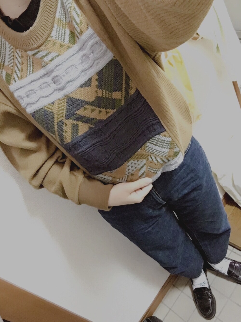 「学生、ショートヘア、ラフコーデ、古着、カジュアルコーデ」｜「古着屋のアイテム（ニット/セーター、その他）」を使った、sahoさん（レディース・161cm）の冬コーディネートの1枚目の写真