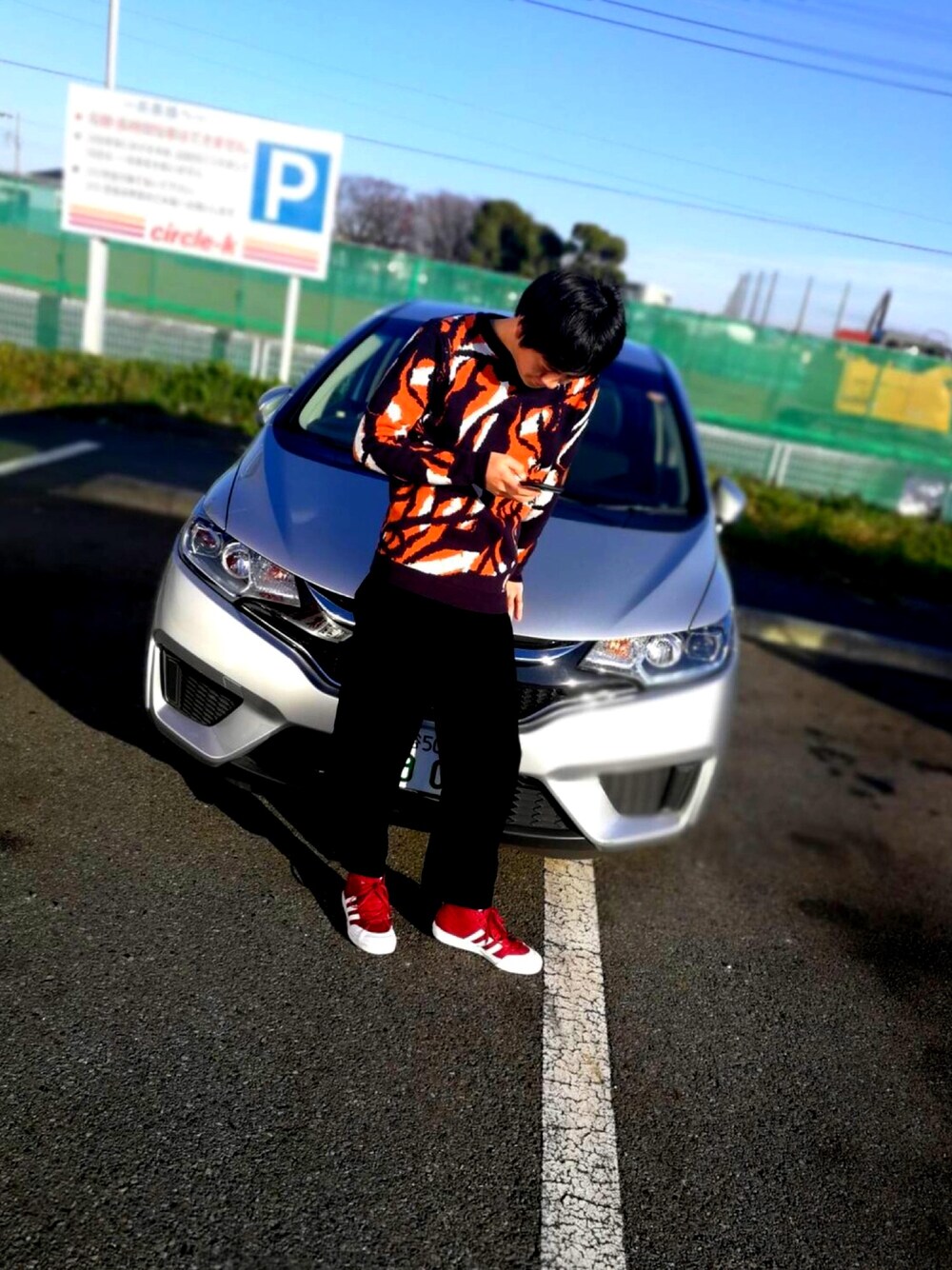 「ドライブ、おきにいりアイテム、Lui's、adidas、冬、ただただ、今は眠い」｜「Lui'sのジャガード柄ニット（ニット/セーター、ブルー系）」を使った、Koseさん（メンズ・172cm）の冬コーディネートの1枚目の写真