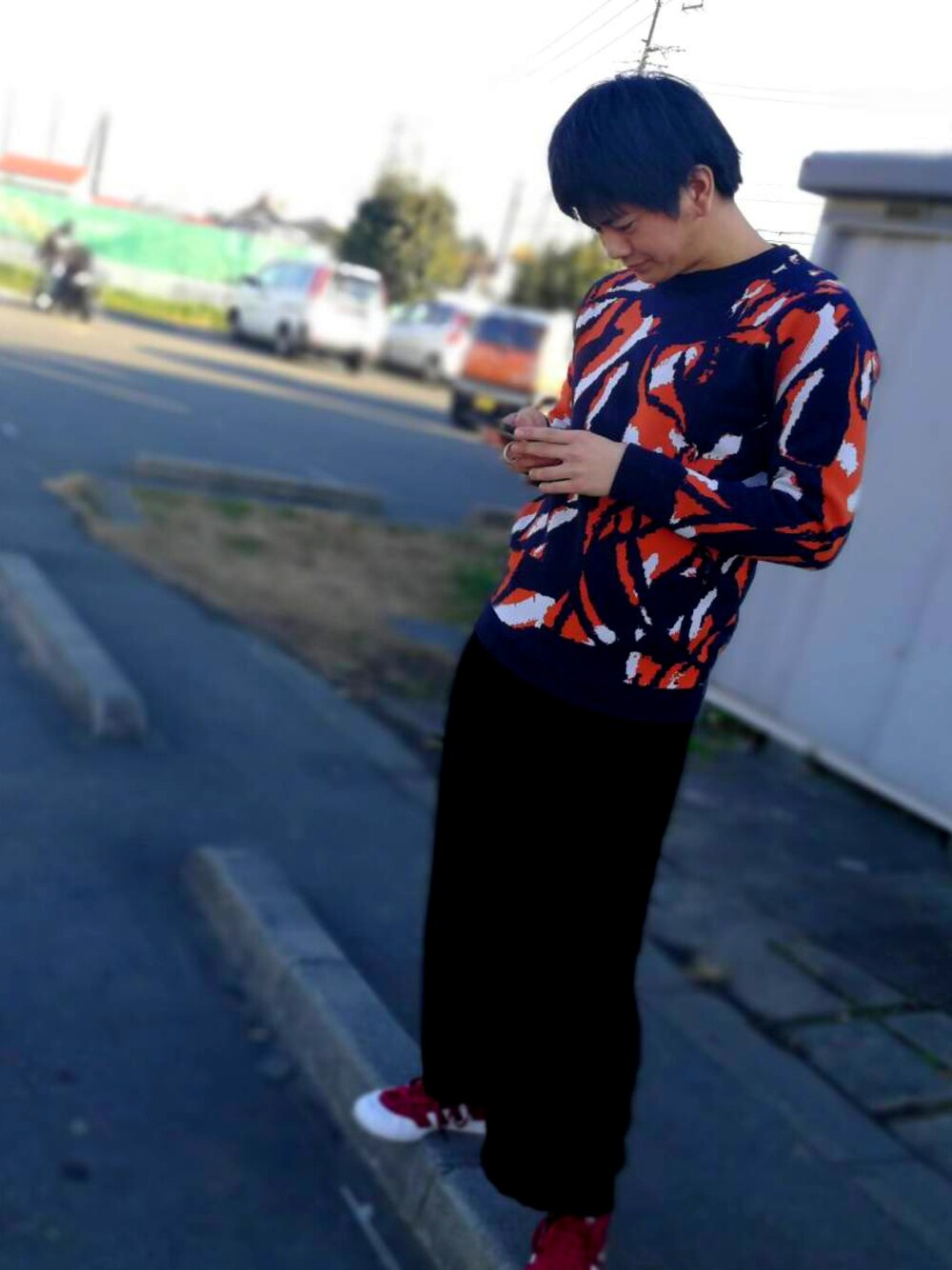 「スニーカーらぶ、スニーカーしか受け付けません、Lui's、おすすめ、とにかく好き」｜「Lui'sのジャガード柄ニット（ニット/セーター、ブルー系）」を使った、Koseさん（メンズ・172cm）の冬コーディネートの1枚目の写真